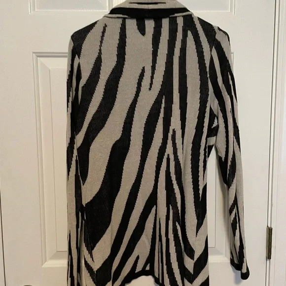 S Dana Buchman Zebra Cardigan - Picture 2 of 3